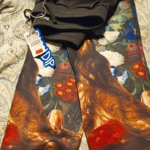 Adorable joggers with classy print